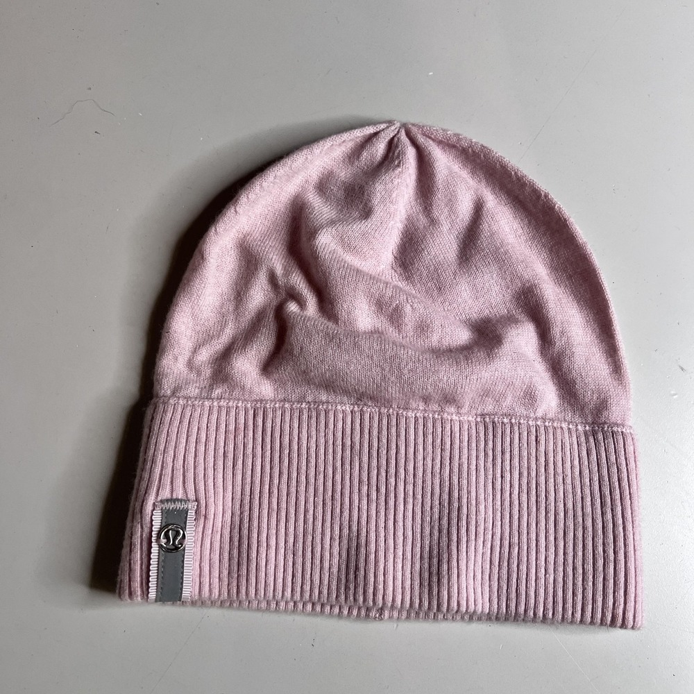 Lululemon Beanie Hat Unisex One Size Pink Merino Wool Knit Logo‎ Winter